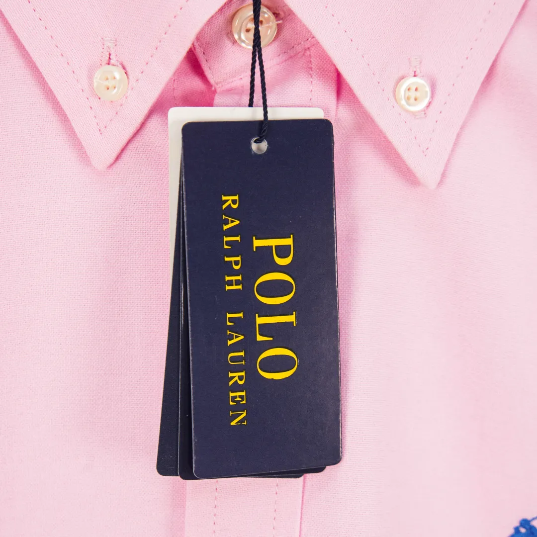 P270 zp version [Exclusive supply] Ralph Lauren/Ralph Lauren's classic evergreen single product 100 cotton Oxford spun old money style casual long-sleeved shirt. 100% restored workmanship. The entire garment is embedded with seams and clean edges. The upper back seams are reorganized for a better fit. ✅ 100 cotton Oxford spun on the face. Pre-wash treatment. The texture is tight and soft. ✅ Custom dyed original pearlescent white bottom buttons. Size partitions. ✅ Special shaped chiffon foil is included in the collar door tube. It is not easy to deform and pull. ✅ RL classic version of the Oxford shirt. The thick and crisp feeling brought by the Oxford cloth. It can be worn alone or as an outer layer. It can be worn in all seasons. It is a must-have item for the wardrobe. Get it with your eyes closed. Color: black, white, pink, blue, carbon gray, khaki, navy blue and red label, dark blue and white label (8 colors) Size: S M L XL Number: WW10969